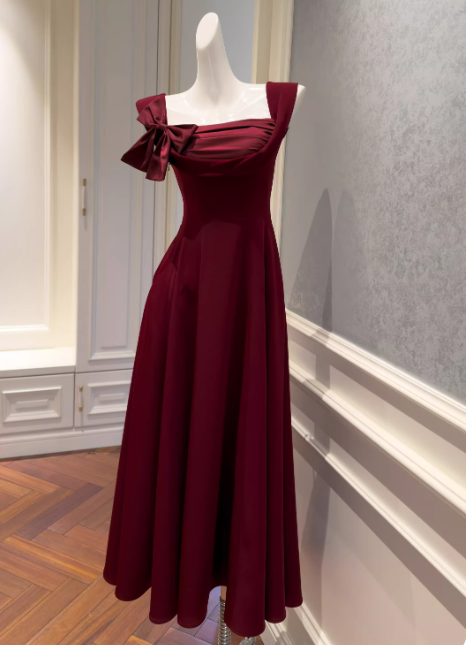 Robe de soirée longue satinée bordeaux avec bretelles ligne A ED07656