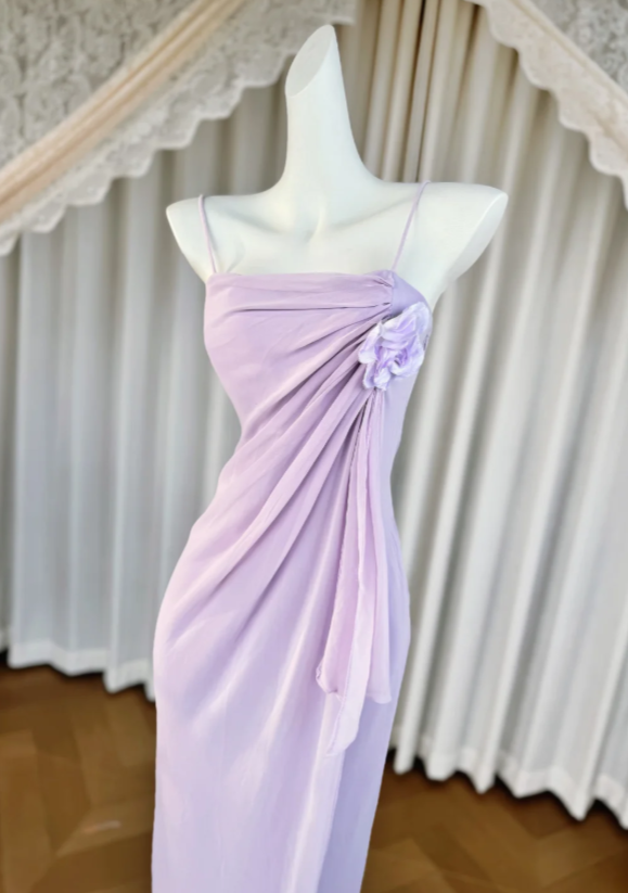 Robe de bal longue violet clair en mousseline avec bretelles fines, fourreau ED07660