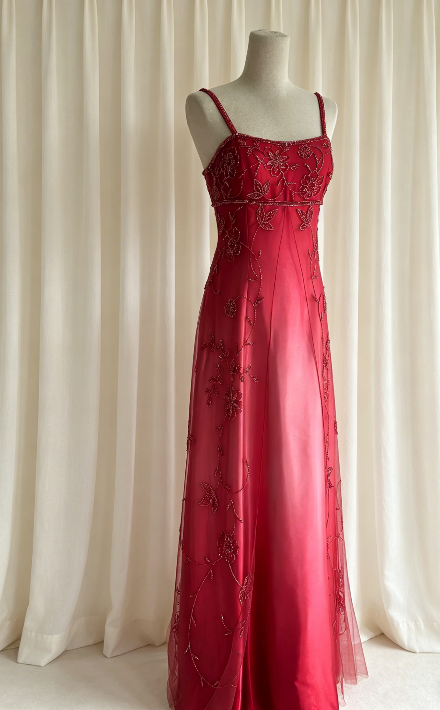Robe de bal rouge dégradé avec bretelles fines, fourreau en mousseline de soie perlée, longue robe de soirée ED07667