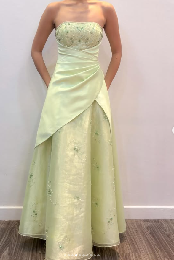 Robe de bal verte chic sans bretelles trapèze en tulle perlée longue robe de soirée ED07682