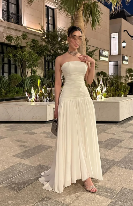 Robe de soirée simple blanche fourreau bustier tenue d'invitée de mariage robe de vacances en mousseline de soie ED07706