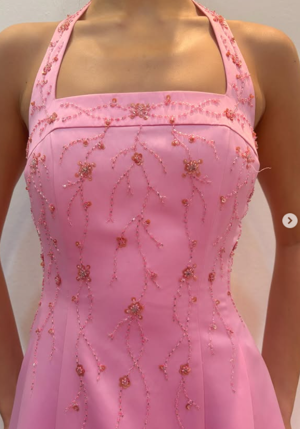 Superbe robe de soirée longue en satin trapèze, col halter, ornée de perles, robe de bal rose ED07735