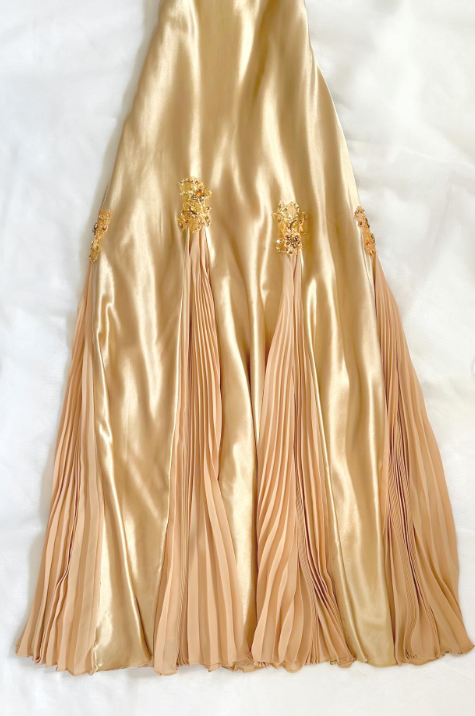 Robe longue de soirée chic en satin champagne à fines bretelles et fourreau ED07783