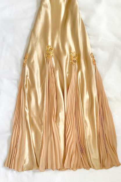 Robe longue de soirée chic en satin champagne à fines bretelles et fourreau ED07783