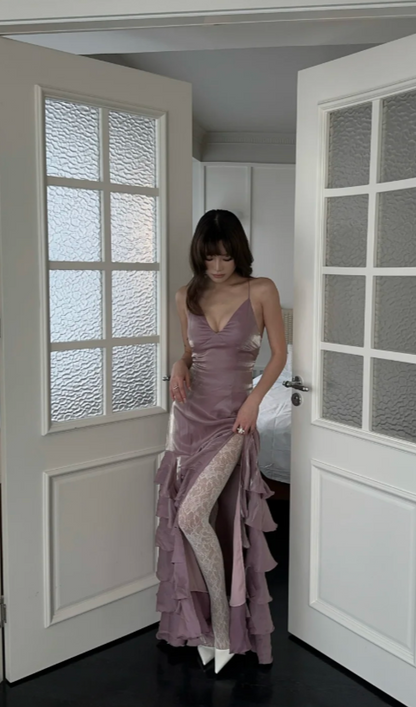 Robe de soirée longue satinée rose poudré avec bretelles fines et coupe fourreau - ED07784