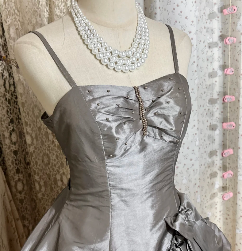 Robe Courte de Bal Chic Grise Bretelles Fines Coupe A-Line Robe d'Anniversaire Robe de Cocktail en Satin ED07816