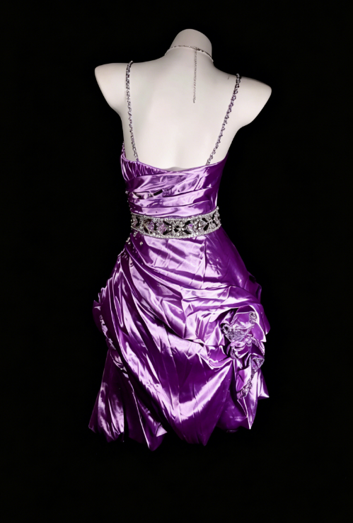 Robe Courte de Bal de Promo Chic Violette Bretelles Fines Fourreau Robe d'Anniversaire Robe de Cocktail en Satin ED07819