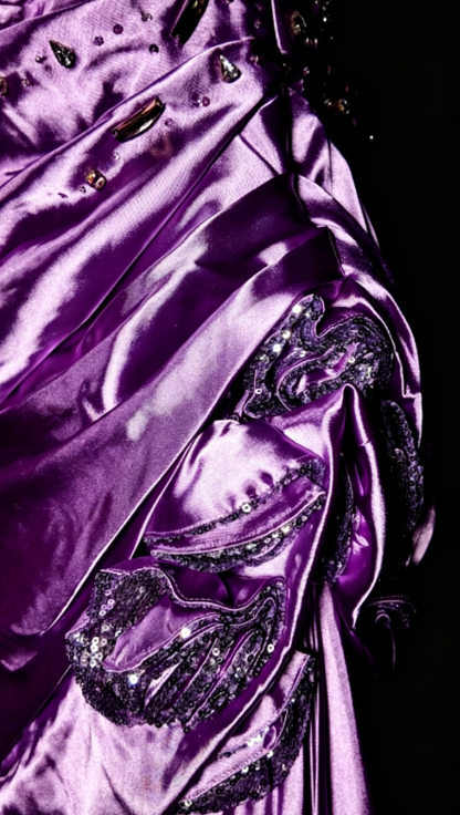 Robe Courte de Bal de Promo Chic Violette Bretelles Fines Fourreau Robe d'Anniversaire Robe de Cocktail en Satin ED07819