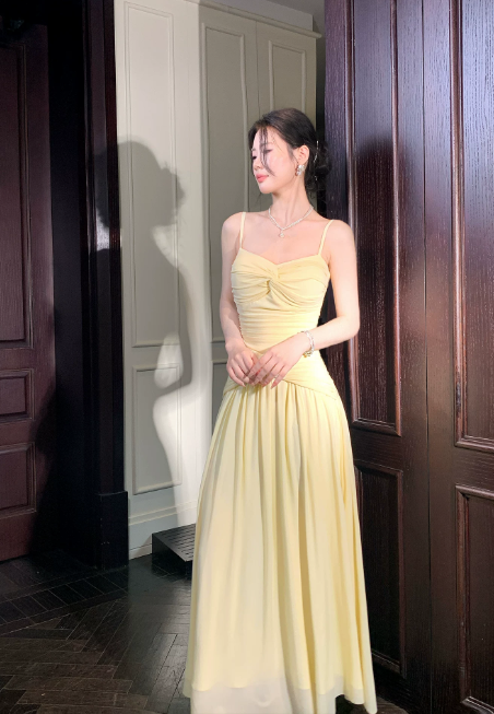 Robe de demoiselle d'honneur jaune tendance à fines bretelles, robe d'anniversaire fourreau, robe de bal en mousseline de soie ED07845