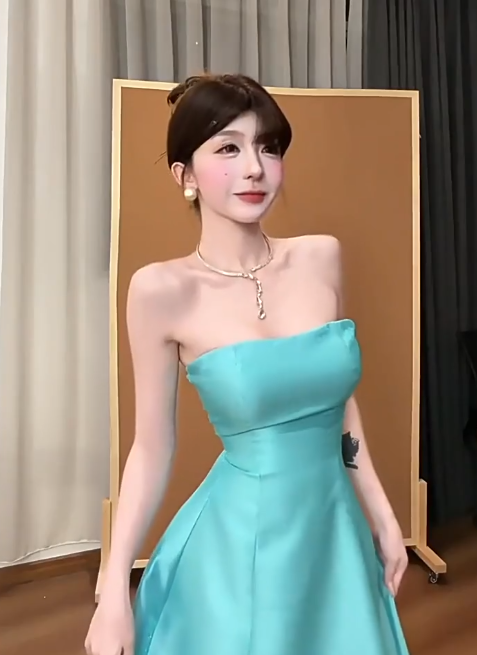 Französisches elegantes Damen-Kleid, trägerloses Urlaubskleid ED07846