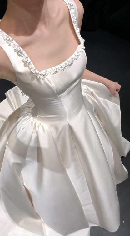 Robe de mariée trapèze intemporelle à fines bretelles en satin Robe de mariée blanche ED07897