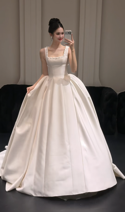 Robe de mariée trapèze intemporelle à fines bretelles en satin Robe de mariée blanche ED07897