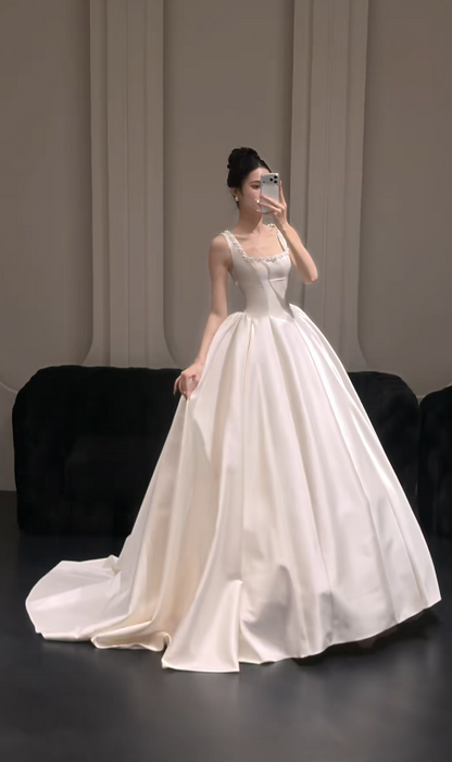 Robe de mariée trapèze intemporelle à fines bretelles en satin Robe de mariée blanche ED07897