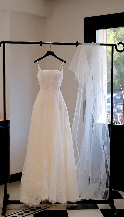 Robe de mariée intemporelle en dentelle avec bretelles fines et coupe trapèze Robe de mariée blanche ED07898