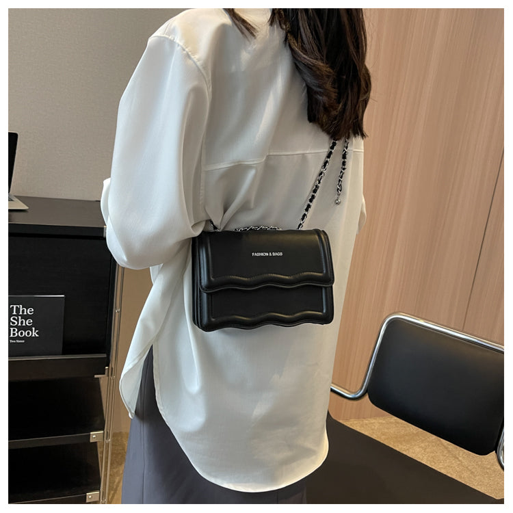 Vielseitige Messenger Bag mit Kette ED0789
