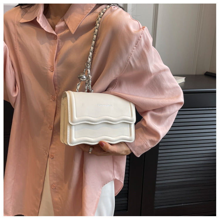 Vielseitige Messenger Bag mit Kette ED0789