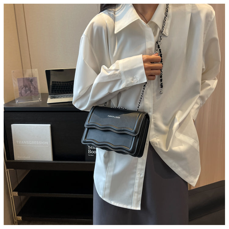 Vielseitige Messenger Bag mit Kette ED0789