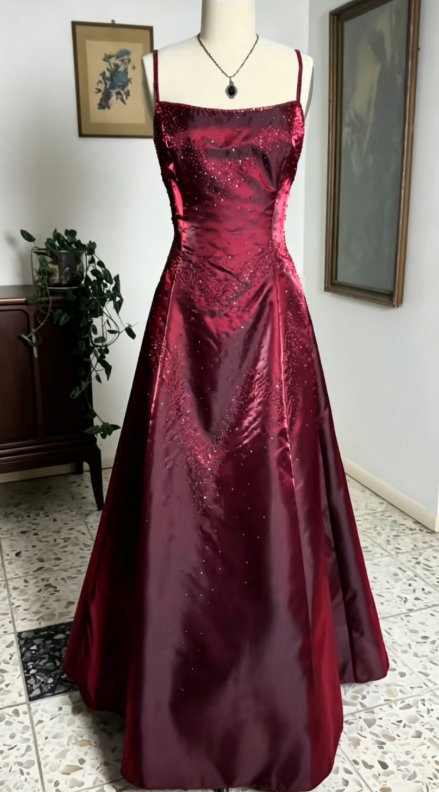 Élégante robe longue de soirée coupe trapèze en satin avec fines bretelles bordeaux robe de bal de promo ED07904