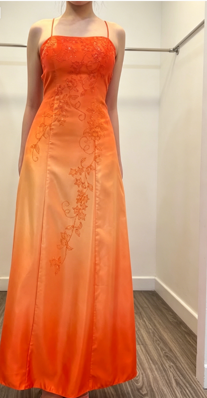 Robe de soirée longue trapèze en satin perlée à fines bretelles élégantes, robe de bal orange ED07920