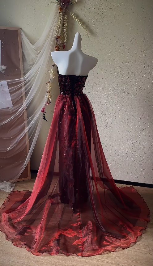 Elegantes Trägerloses Etui-Abendkleid aus Tüll in Burgunderrot Ballkleid ED07961