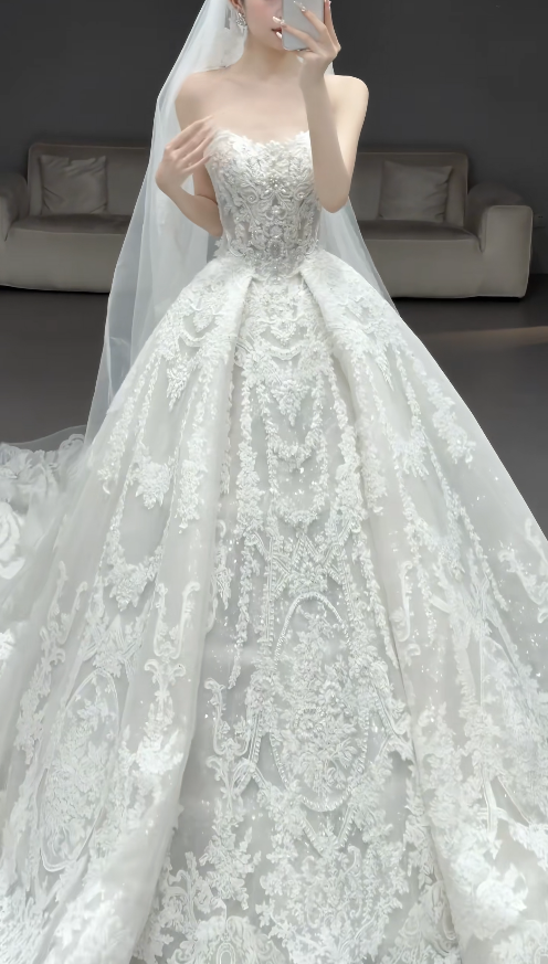 Robe de mariée bustier simple, coupe trapèze, tulle et appliqués, robe de mariée blanche ED08010
