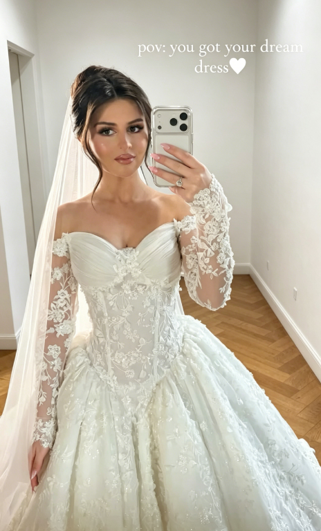 Modest Off-shoulder A-Line Wedding Dress Tulle Appliques Bridal Dress White Bridal Gown ED08012