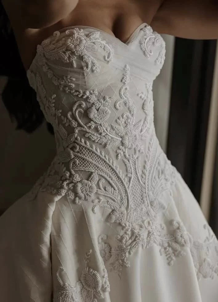 Timeless Sweetheart A-Line Wedding Dress Satin Appliques Bridal Dress White Bridal Gown ED08013