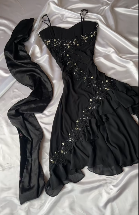 Elegantes schwarzes kurzes Ballkleid Spaghettiträger Etui-Geburtstagskleid Chiffon Perlen Abschlussfeierkleid ED08082