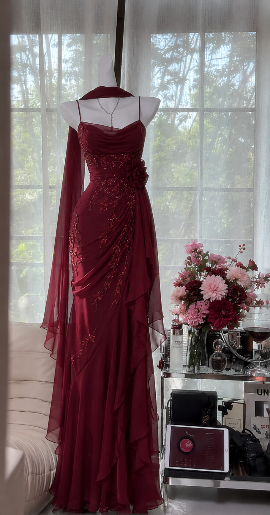 Wunderschönes Spaghettiträger Etui Chiffon Perlen Langes Abendkleid Burgund Ballkleid ED08174