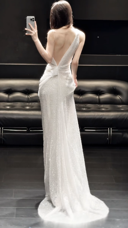 Zeitloses, schulterfreies Etui-Hochzeitskleid Weißes Brautkleid Perlenbesetztes Chiffon-Brautkleid EW08189