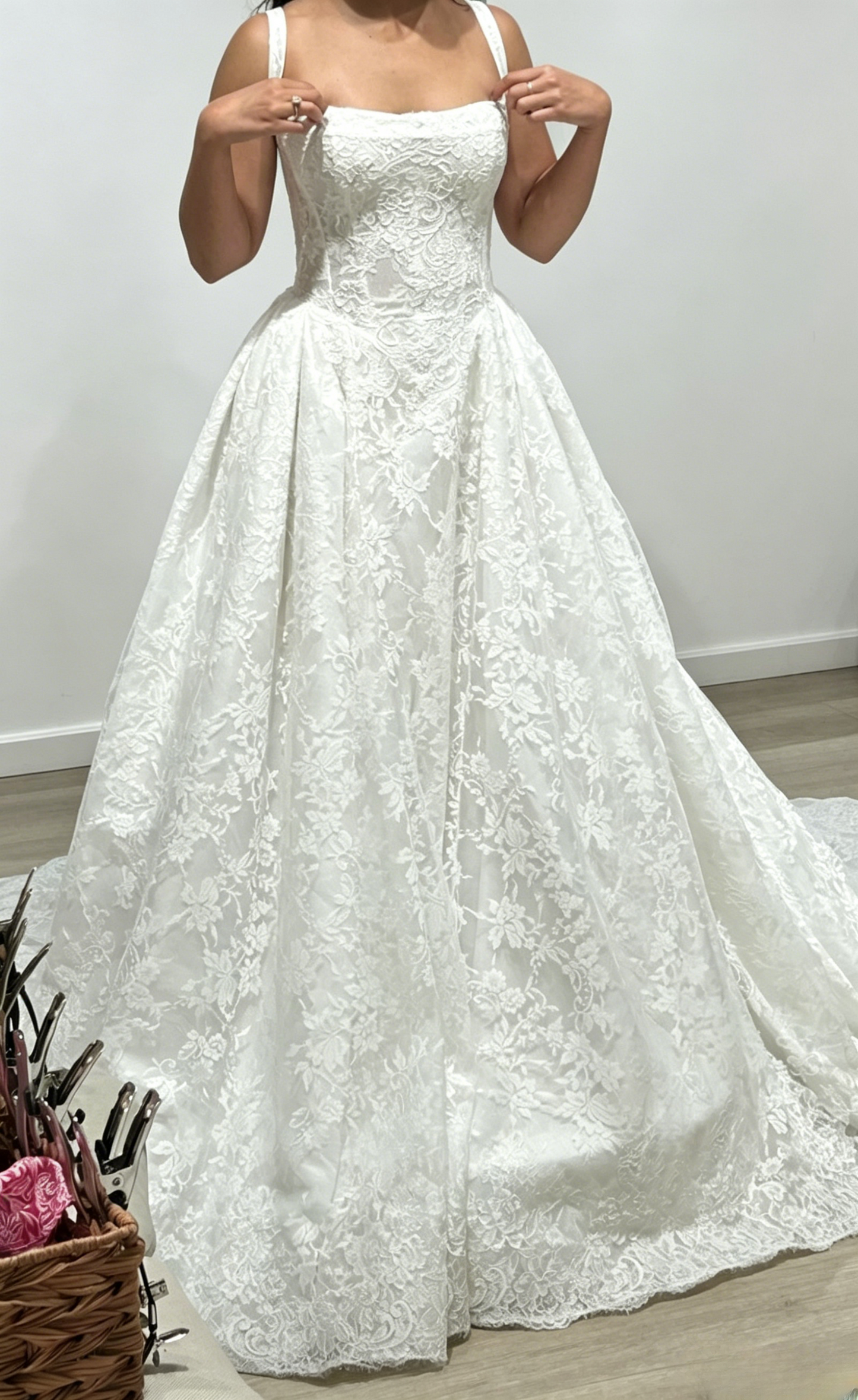 Zeitloses Neckholder A-Linie Brautkleid Weißes Brautkleid Spitze Brautkleid ED08193