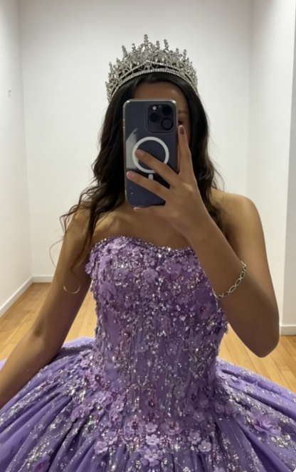 Wunderschönes trägerloses Ballkleid Quinceanera Kleid Tüll Perlen Lila Sweet 16 Kleid ED08196
