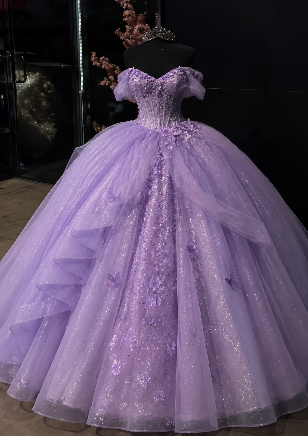 Wunderschönes Prinzessinnen-Ballkleid Quinceanera Kleid Tüll Applikationen Flieder Sweet 16 Kleid ED08202
