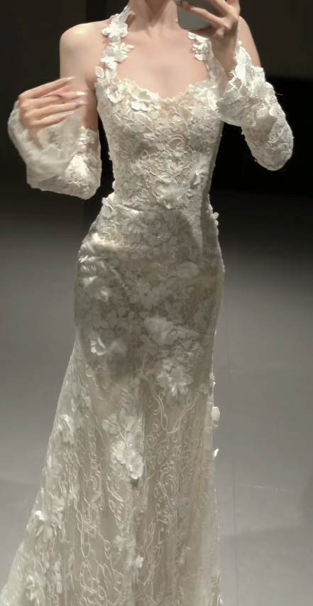 Robe de mariée fourreau modeste à licou, avec applications en dentelle, robe de mariée blanche ED08214