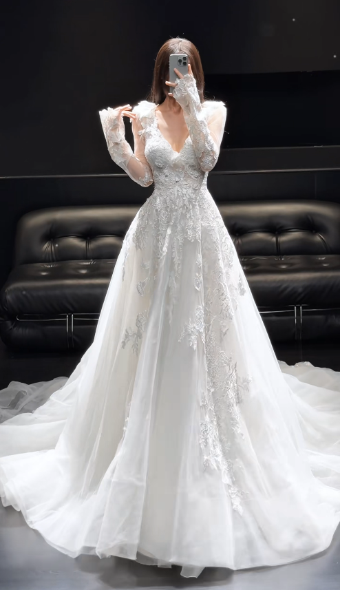 Modest V-neck A-line Wedding Dress Applique White Birdal Gown Tulle Bridal Dress ED08272