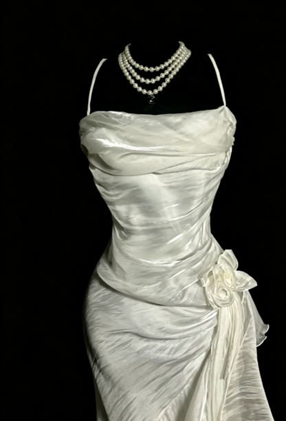 Einfaches Neckholder-Partykleid, Etui-Weißes Geburtstagskleid, Ärmelloses Chiffon-Heimkehrkleid ED08291