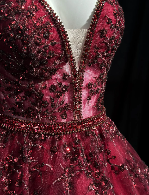 Wunderschönes Spaghettiträger-Partykleid A-Linie Burgund Geburtstagskleid Ärmelloses Applikationen Tüll Abschlussballkleid ED08290