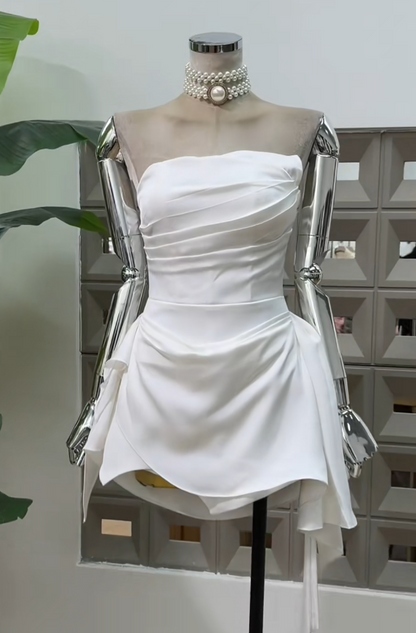 Einfaches weißes Homecoming-Kleid, trägerlos, kurzes Geburtstags-Outfit, Etui-Satinkleid für den Sommer ED08308