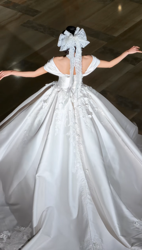 Chic Off-shoulder A-Line Wedding Dress  Satin Applique Bridal Gown White Bridal Dress ED08326