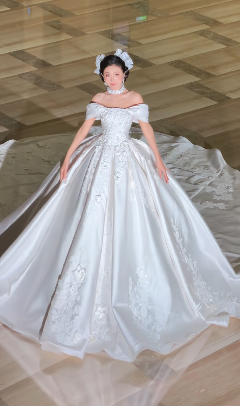 Chic Off-shoulder A-Line Wedding Dress  Satin Applique Bridal Gown White Bridal Dress ED08326