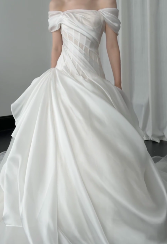 Classy White Wedding Dress Off-shoulder Sheath Bridal Gown Tulle Bridal Dress ED08359