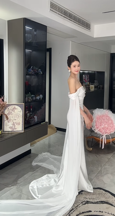 Classy White Wedding Dress Off-shoulder Sheath Bridal Gown Satin Bridal Dress ED08364
