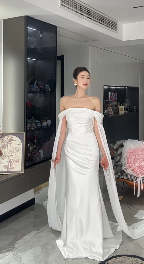 Classy White Wedding Dress Off-shoulder Sheath Bridal Gown Satin Bridal Dress ED08364