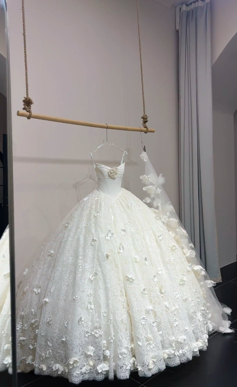 Classy White Wedding Dress Strapless A-Line Bridal Gown Tulle Bridal Dress ED08367