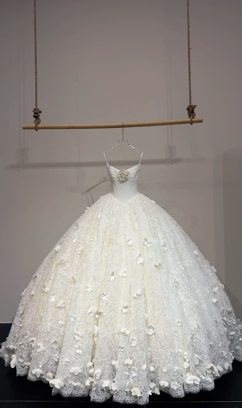 Classy White Wedding Dress Strapless A-Line Bridal Gown Tulle Bridal Dress ED08367