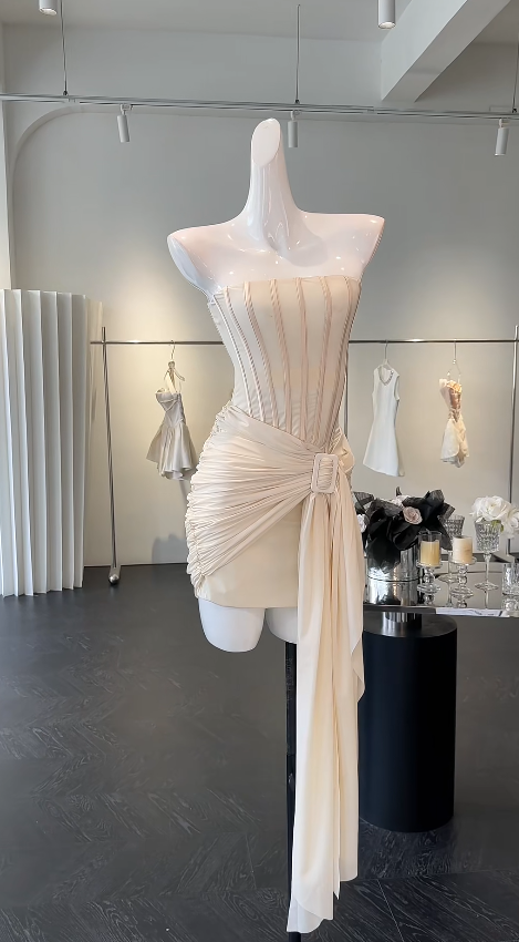 Sexy trägerloses Etui-Chiffon-Geburtstagskleid Aprikose kurzes Abiballkleid ED08387