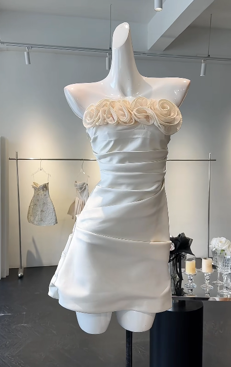 Schickes trägerloses Satin-Geburtstagskleid, eng anliegend, kurz, elfenbeinfarbenes Homecoming-Kleid ED08392