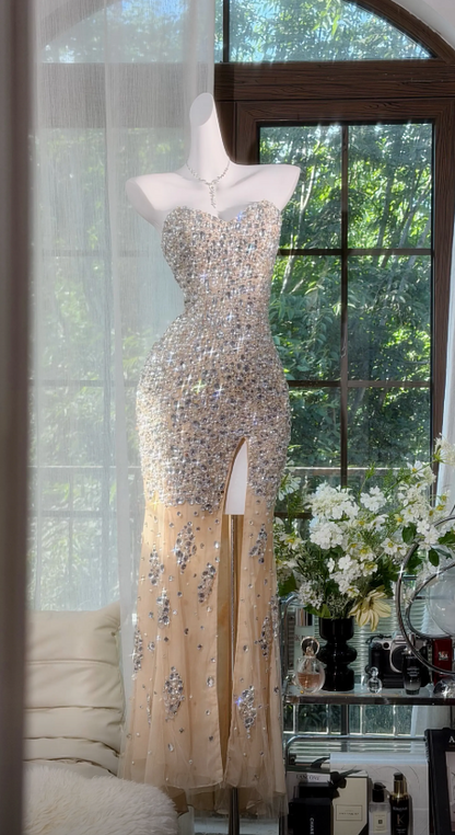 Elegantes trägerloses Etui-Abendkleid aus Chiffon mit Diamanten Champagner ED08410