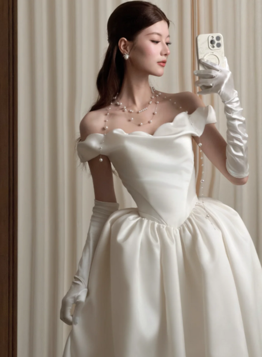 Elegantes schulterfreies A-Linien-Brautkleid aus Satin, weißes Hochzeitskleid ED08661