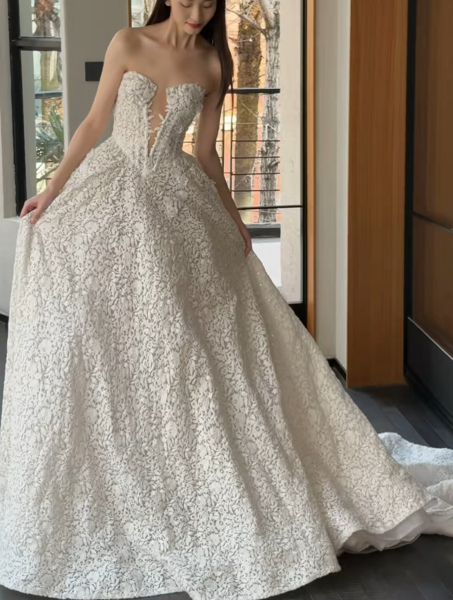 Chic Sweetheart A-Line Wedding Dress Tulle Applique Bridal Dress White Bridal Gown ED08673
